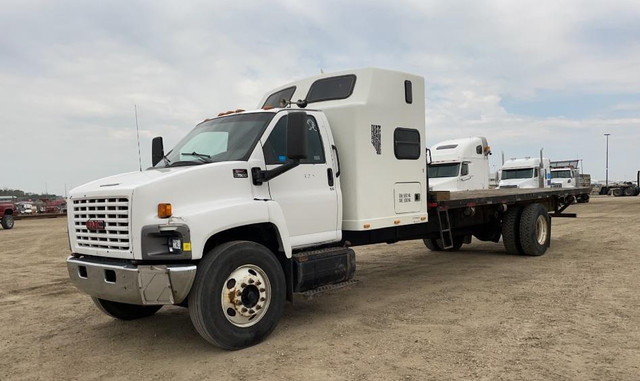 2005 GMC C7500 4x2 Sleeper Flatbed Truck Parting Out in Heavy Equipment Parts & Accessories in Alberta
