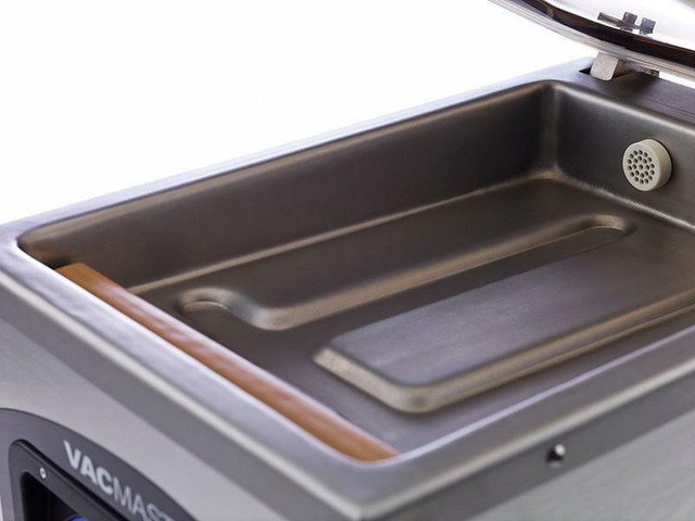 Vacmaster Chamber Vacuum Sealer with Oil Pump SS VP215 in Other in Calgary - Image 3