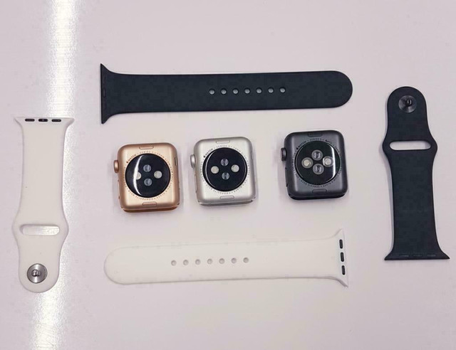 APPLE WATCH SERIES 3, SERIES 4 AND SERIES 5 NEW CONDITION WITH ACCESSORIES 1 Year WARRANTY INCLUDED in Cell Phone Accessories in British Columbia - Image 3