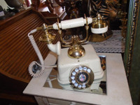 Téléphone fonctionnel antique