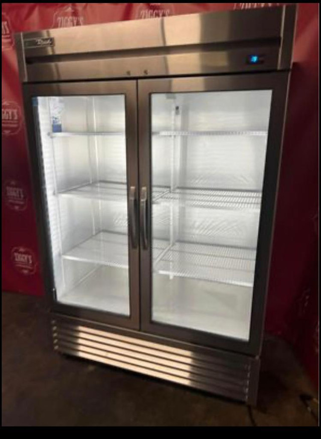 SUPER SPECIAL ! 2021 Commercial TRUE stainless double door glass fridges now only $2995! 9k value! Like new , can ship ! in Industrial Kitchen Supplies - Image 3