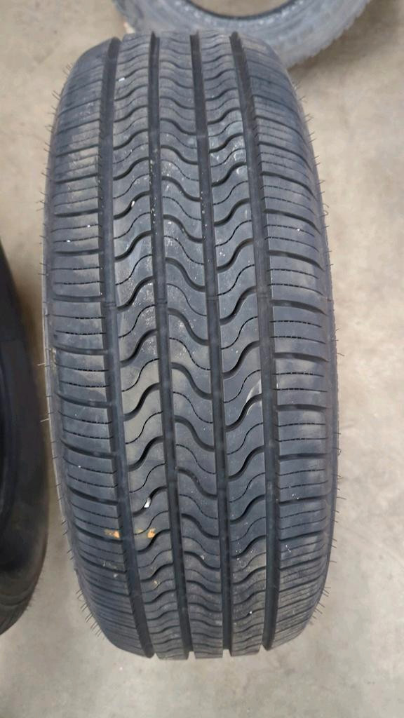 4 pneus dété P225/55R17 97T Firestone All Season* 21.5% dusure, mesure 8-8-7-8/32 in Tires & Rims in Québec City