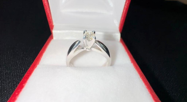 #447 - 1/5 Carat Natural Diamond. 14k White Gold Solitaire Engagement Ring, Size 5 in Jewellery & Watches