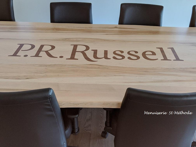 Table de conférence en bois à vendre, fabriqué sur mesure, avec ou sans votre logo d&#39;entreprise in Dining Tables & Sets in Québec City - Image 2