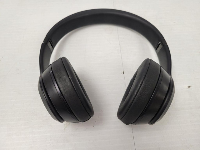 (52625-1) Beats A1796 Headphones in Headphones in Alberta - Image 2