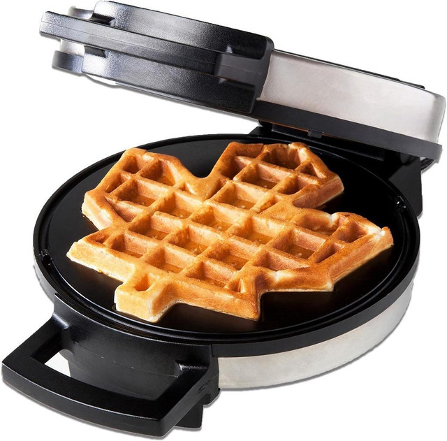 Canadian Maple Leaf Shaped Belgian Waffle Maker in Kitchen & Dining Wares in City of Toronto - Image 3