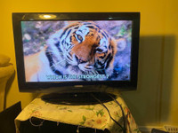 Used 32 Toshiba LCD TV with HDMI for sale, Can Deliver