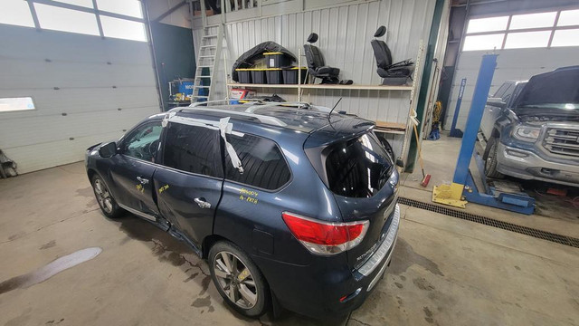 PARTING OUT NISSAN PATHFINDER in Auto Body Parts in Alberta - Image 2