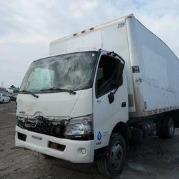2015 2016 Hino 195 5.1L Diesel Automatic pour piece # for parts # part out in Auto Body Parts in Québec - Image 2