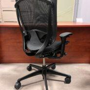 Teknion Contessa Task Chair in Chairs & Recliners in Hamilton - Image 2