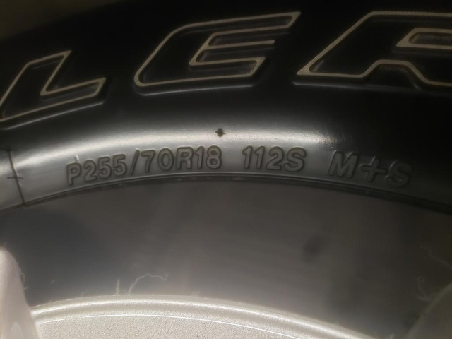 (Z449) 1 Pneu Ete - 1 Summer Tire 255-70-18 Bridgestone 13/32 - 5x127 - JEEP - COMME NEUF / LIKE NEW in Tires & Rims in Greater Montréal - Image 3