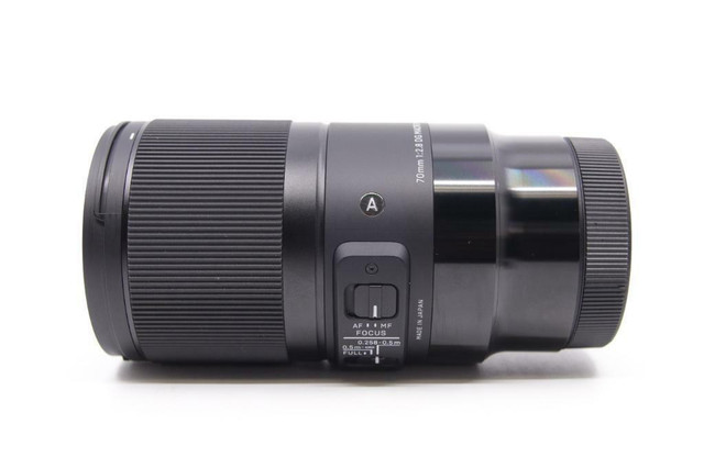 Used Sigma Art 70mm f/2.8 DG MACRO for L-Mount with Hood + Box   (ID-1067(DW))   BJ PHOTO in Cameras & Camcorders - Image 3