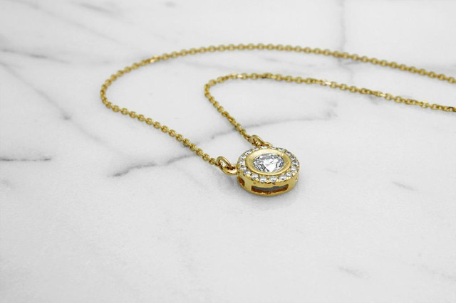 14K YELLOW GOLD DIAMOND PENDANT .50 CTW / PENDENTIF À DIAMANTS SUR OR JAUNE .50 CARAT TOTAL in Jewellery & Watches in Ottawa / Gatineau Area - Image 3