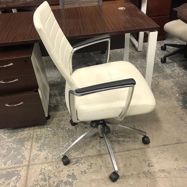 Global Accord Mid-Back Knee Tilter Chair-Excellent Condition-Call us now! in Chairs & Recliners in Toronto (GTA) - Image 3