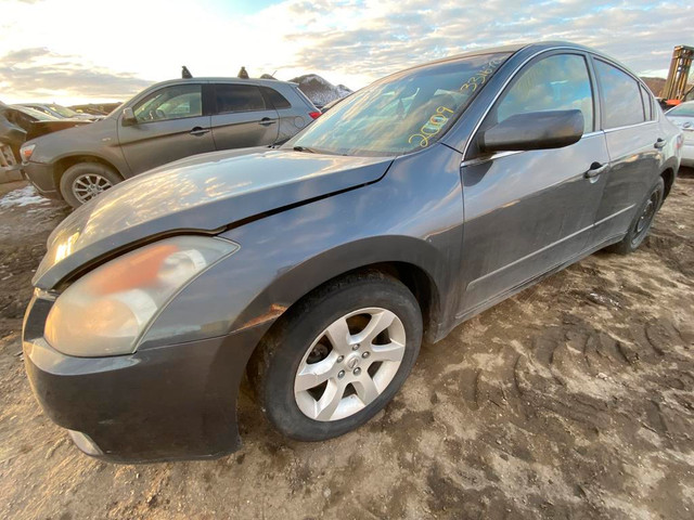 2009 Nissan Altima: ONLY FOR PARTS in Auto Body Parts