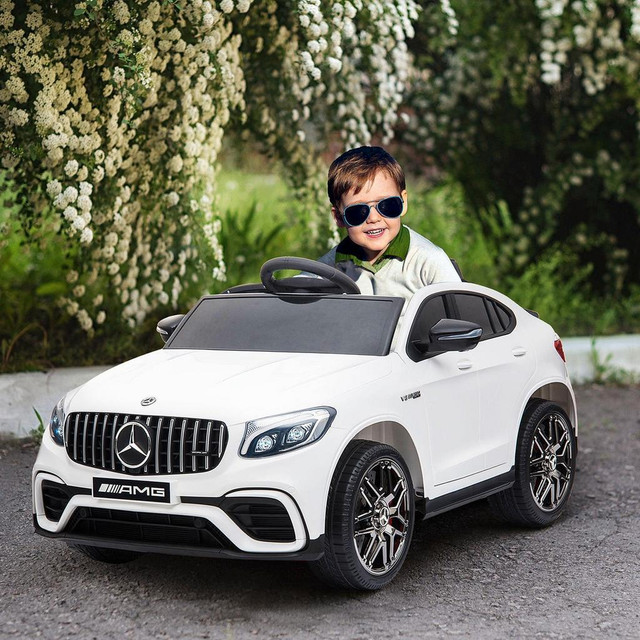 12V RIDE ON TOY CAR FOR KIDS WITH REMOTE CONTROL, MERCEDES BENZ AMG GLC63S COUPE, 2 SPEED, WITH MUSIC, ELECTRIC LIGHT in Toys & Games - Image 4