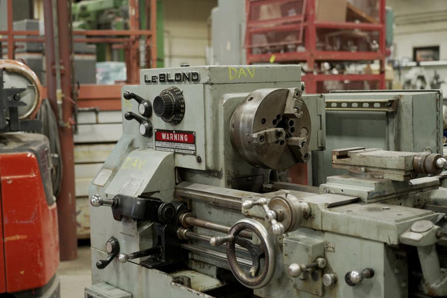 Leblond 1303 Regal 16 x 30 Manual Lathe | Stan Canada in Other Business & Industrial - Image 4