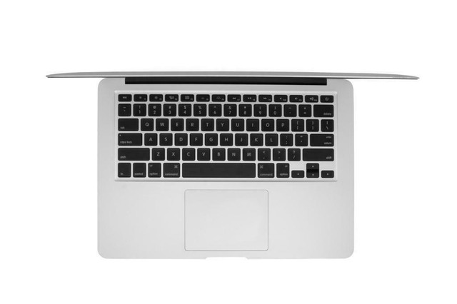 MACBOOK AIR 13 2017 , i5 1.8 GHZ ,8GB, 256GB SSD + MANY PROGRAMS in Laptops in Longueuil / South Shore - Image 4
