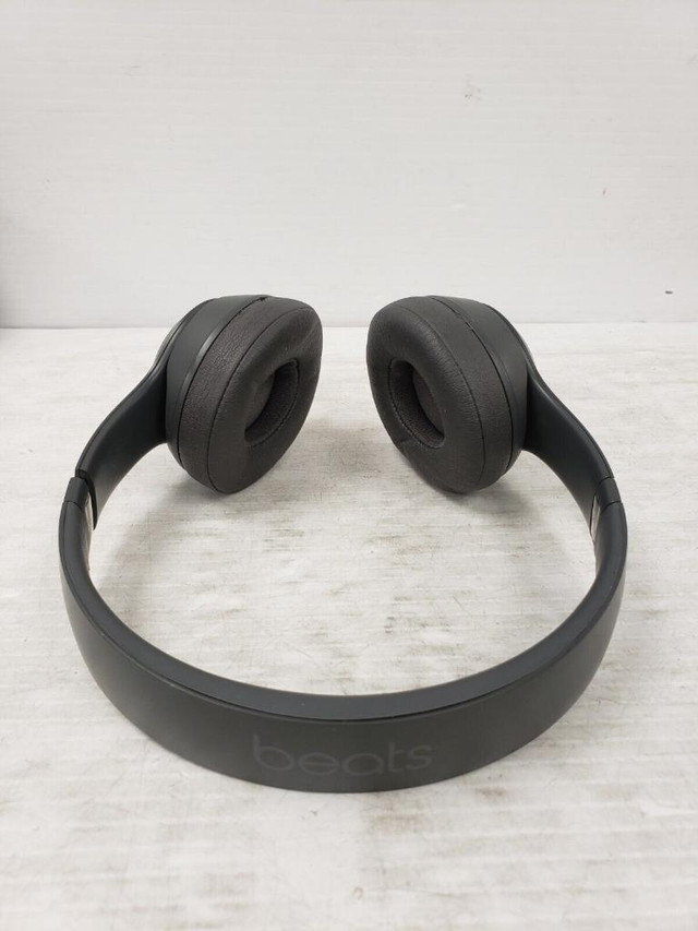 (5126-2) Beats A1796 Headphones in Headphones in Alberta - Image 2