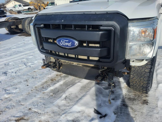 2014 Ford F350 Super Duty 6.2L 4x4 For Parting out in Auto Body Parts in Saskatchewan - Image 4