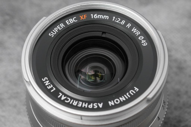 Fujinon XF16mm F/2.8 R WR F2.8 Lens + Hood FujiFilm- Open Box (ID:1734) in Cameras & Camcorders - Image 4
