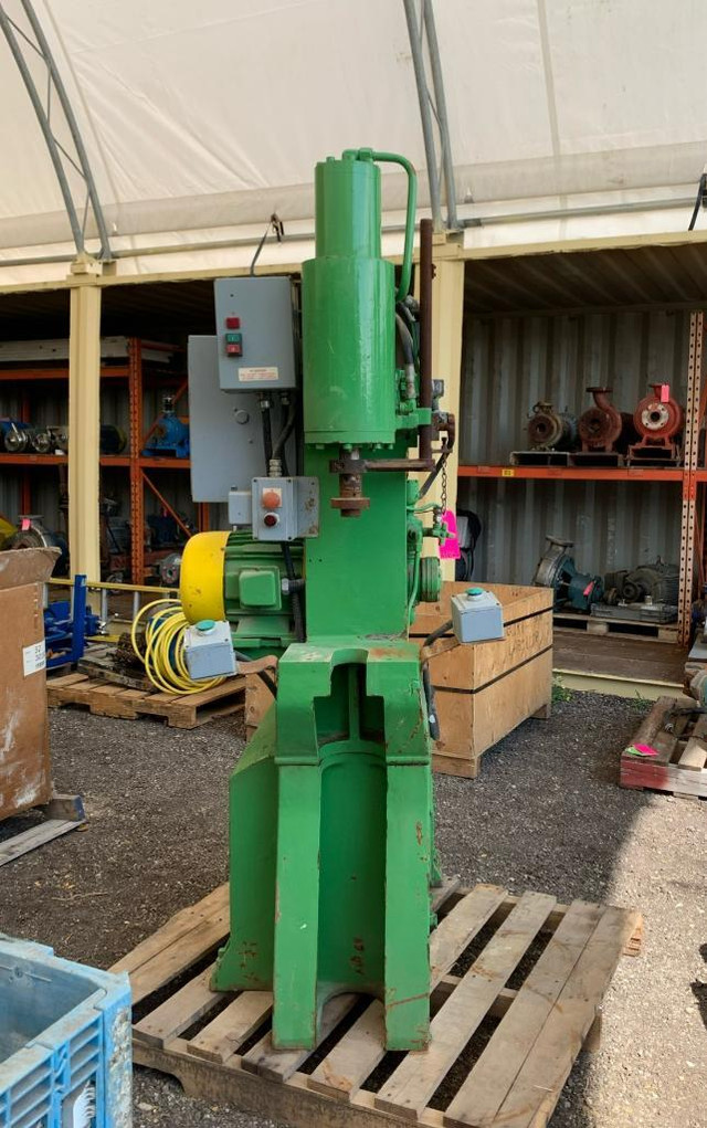 Greenerd Hydraulic Press in Other Business & Industrial in Ontario - Image 2