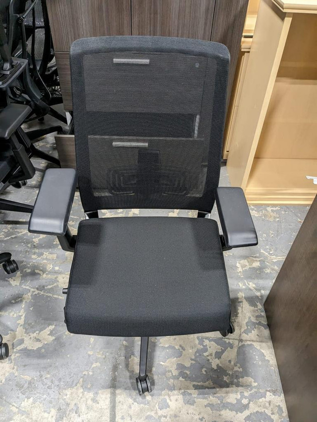 Haworth Very Office Chair in Good Condition-Call us now! in Chairs & Recliners in Toronto (GTA) - Image 2