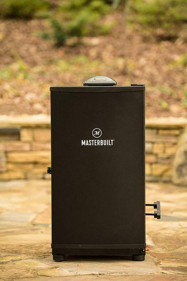 HUGE Discout Today! Masterbuilt MB20071117 Digital Electric Smoker | FAST, FREE Delivery to Your Door in BBQs & Outdoor Cooking - Image 3