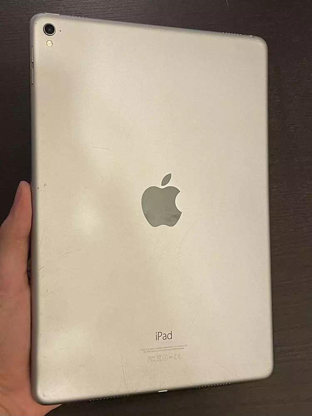 iPad Pro - 9.7 128 GB Wifi-Only -- No more meetups with unreliable strangers! in iPads & Tablets in Québec City - Image 4