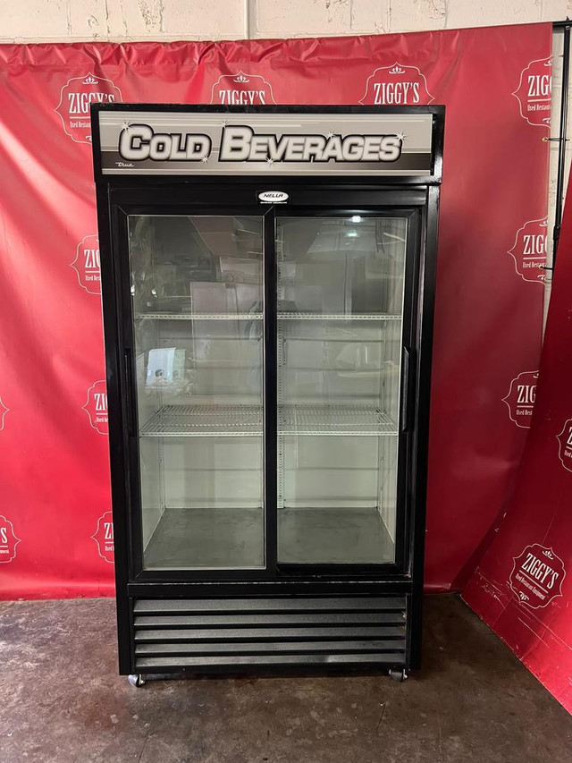 True GDM-37 commercial double door sliding glass fridge cooler for only $2495 ! Like new in Industrial Kitchen Supplies - Image 3