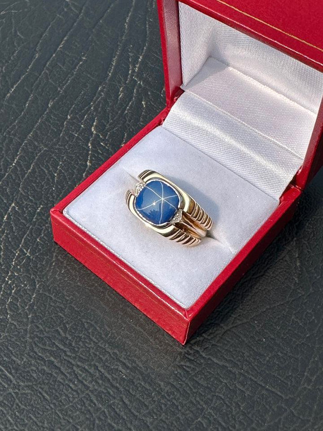 #362 - 10k Gold, Star Sapphire &amp; Diamond Ring, Size 8 3/4 in Jewellery & Watches