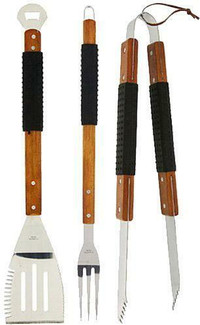 BRAND NEW DELUXE BBQ TOOL SET -- THE PERFECT GIFT FOR DAD -- AMAZING SURPLUS PRICE $14.95