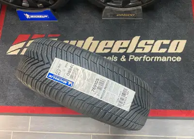 Designed to perform in every climate condition, with excellent wet and dry braking, Michelin Cross C...