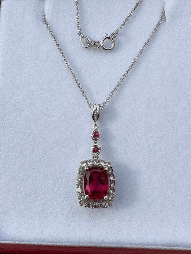 #319 - 14kt White Gold Syn. Ruby Pendant / Necklace 16” in Jewellery & Watches - Image 4