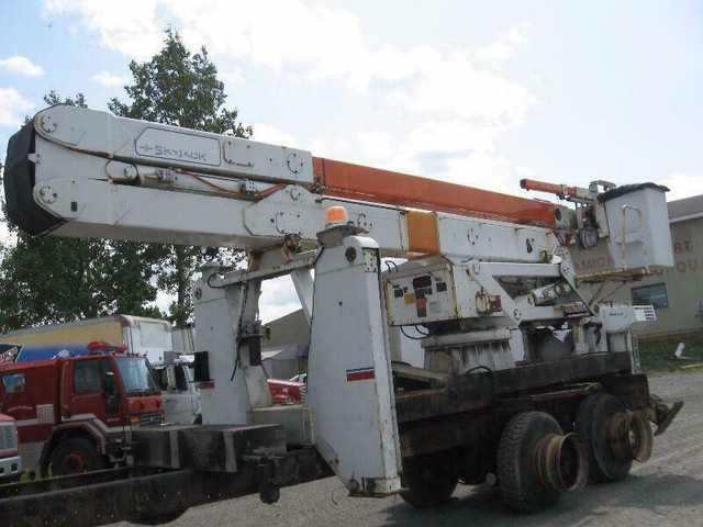 1996 – Amador A60 -  60pieds Boom in Heavy Equipment Parts & Accessories in St-Georges-de-Beauce