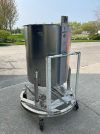 Stainless-steel Tank with a Delta Mixer on the Lid