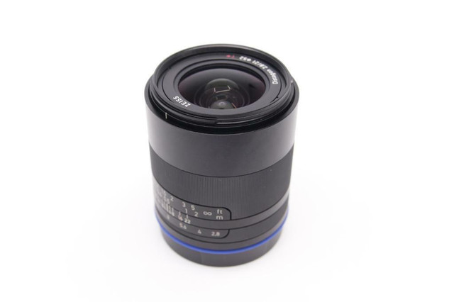 Used Zeiss Loxia 21mm f/2.8 for E-Mount + hood + box    (ID-926))   BJ PHOTO in Cameras & Camcorders - Image 2