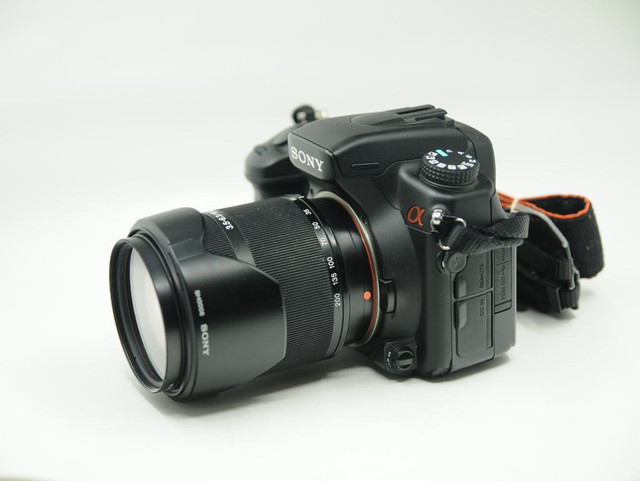 Sony A700 Camera with 18-200mm DT 3.5-6.3 lens ID C-545 T.B in Cameras & Camcorders - Image 4