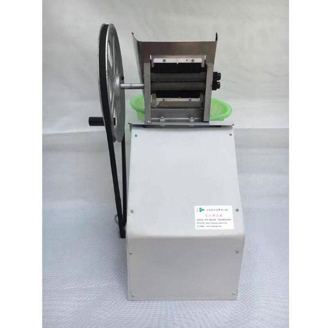 Used Manual electric Mixed Soybean sheller 220V Bean/Pea Sheller Peeler(020102) in Other Business & Industrial in Toronto (GTA) - Image 3