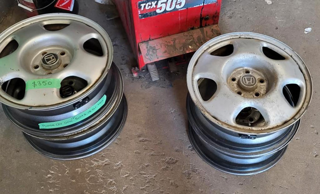 USED SET OF HONDA OEM WITH TPMS STEEL RIMS 17 5x114.3 in Auto Body Parts in City of Toronto