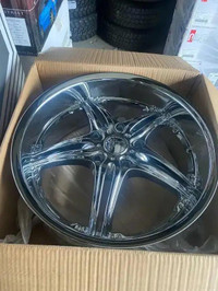 FOUR NEW 22 INCH AKUZA CHROME WHEELS -- 5X150 VERY RARE !! MOUNTED WITH 285 / 45 R22 ANTARES TIRES !