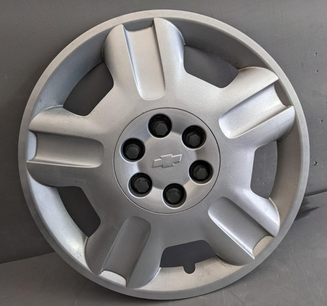 Chevrolet Uplander 06-09 wheel cover enjoliveur hubcap couvercle cap de roue in Auto Body Parts in Greater Montréal