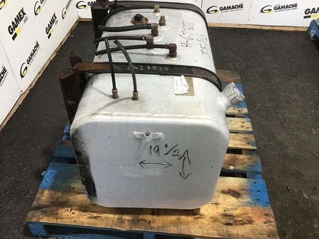 (FUEL TANKS / RESERVOIR A CARBURANT)  HINO 358 -Stock Number: H-6788 in Auto Body Parts in Ontario - Image 2
