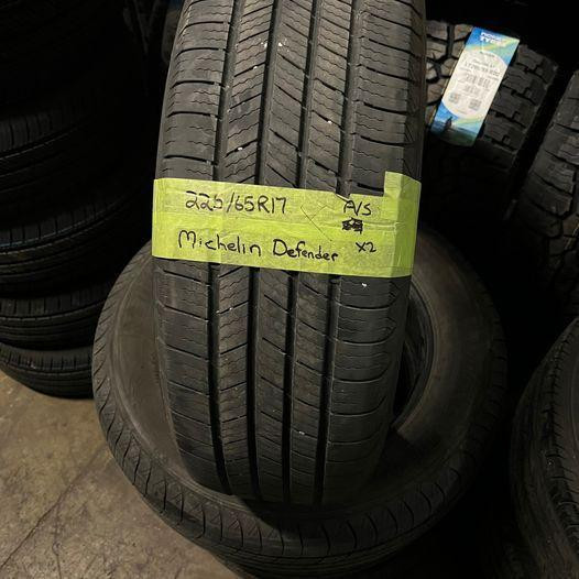 225 65 17 4 Michelin Defender Used A/S Tires With 70% Tread Left dans Pneus et jantes  à Région du Grand Toronto