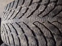 2 pneus d hiver 225/40r18 nokian en très bon état