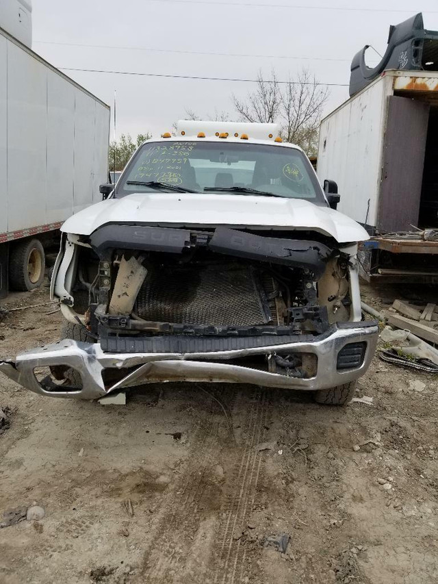 2011 Ford F-350 Crew Cab 6.2L 4x4 For Parting Out in Auto Body Parts in Manitoba - Image 4