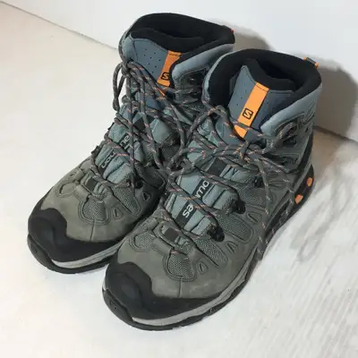 These Salomon quest waterproof hiking boots in women's 8 are ideal for adventurous souls. Perfect fo...