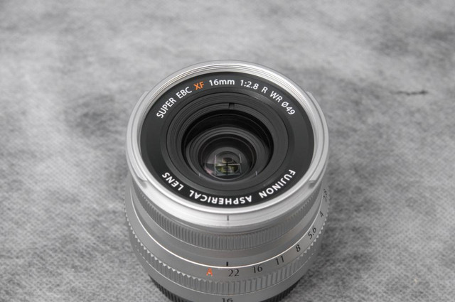Fujinon XF16mm F/2.8 R WR F2.8 Lens + Hood FujiFilm- Open Box (ID:1734) in Cameras & Camcorders - Image 3