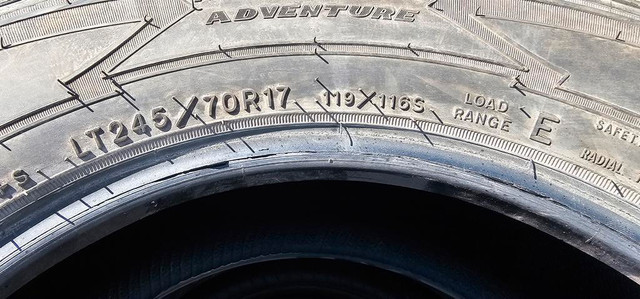 245/70/17 LT 10 plies 4 pneus ete goodyear wrangler adventure presque neufs 590$ INSTALLER in Tires & Rims in Greater Montréal - Image 4