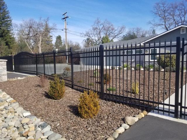 NEW 88 FT BI PARTING ORNAMENTAL WROUGHT IRON GATE & FENCE PANEL KIT 5120610 in Other in Alberta